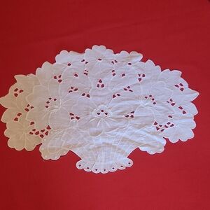 Elegant White Floral Table Runner